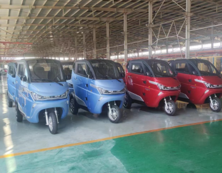 Stylish Electric Vehicle Economical Urban Commuter With EU Certification Mini Electric City Car